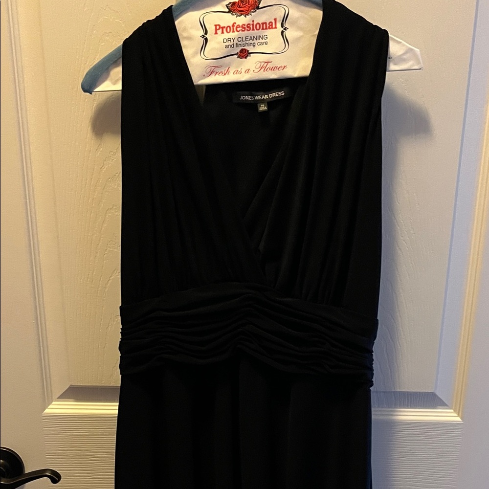 Jones Wear Classic Black Maxi Dress